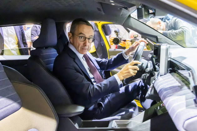Paris, France October 15, 2026 - Paris Motor Show - Bruno Retailleau POLITIQUE, RETAILLEAU, LR, LES REPUBLICAINS, CAMPAGNE ELECTORALE, SALON DE L AUTOMOBILE, VOITURE, ECONOMIE, CONDUITE, PERMIS DE CONDUIRE, CONDUCTEUR, RENAULT  Copyright: xVincentxIsorex