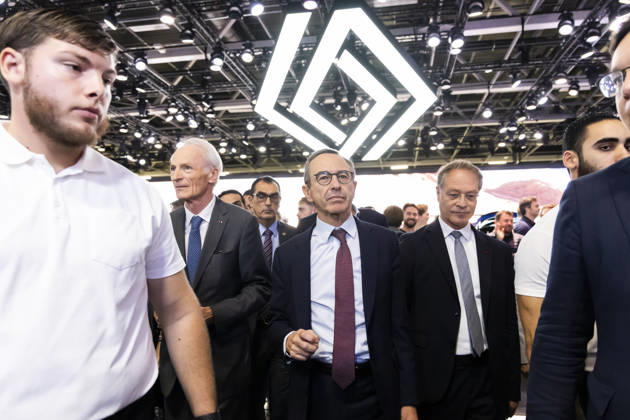 Paris, France October 15, 2026 - Paris Motor Show - Francois Asselin, Bruno Retailleau, Jean-Dominique Senard POLITIQUE, RETAILLEAU, LR, LES REPUBLICAINS, CAMPAGNE ELECTORALE, SALON DE L AUTOMOBILE, VOITURE, ECONOMIE, RENAULT Copyright: xVincentxIsorex