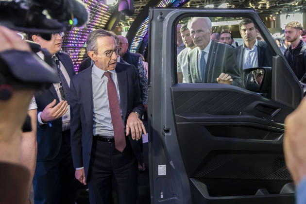 Paris, France October 15, 2026 - Paris Motor Show - Bruno Retailleau POLITIQUE, RETAILLEAU, LR, LES REPUBLICAINS, CAMPAGNE ELECTORALE, SALON DE L AUTOMOBILE, VOITURE, ECONOMIE  Copyright: xVincentxIsorex