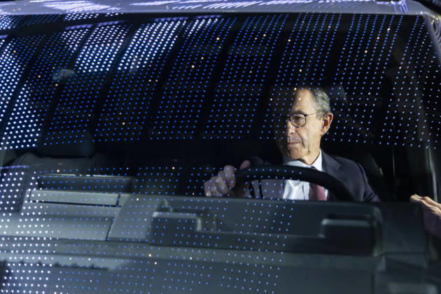 Paris, France October 15, 2026 - Paris Motor Show - Bruno Retailleau POLITIQUE, RETAILLEAU, LR, LES REPUBLICAINS, CAMPAGNE ELECTORALE, SALON DE L AUTOMOBILE, VOITURE, ECONOMIE, CONDUITE, PERMIS DE CONDUIRE, CONDUCTEUR, RENAULT  Copyright: xVincentxIsorex