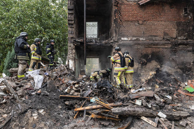 Russian guided-bomb attack in Sloviansk SLOVIANSK, UKRAINE - OCTOBER 15: Ukrainian rescue workers and firefighters are trying to locate Olya’s body under the rubble of a residential building following a Russian guided-bomb attack in Sloviansk, Ukraine, on 15 October 2026 Diego Herrera Carcedo Anadolu Sloviansk Ukraine. Editorial use only. Please get in touch for any other usage.  Copyright: x2026xAnadoluxDiegoxHerreraxCarcedox