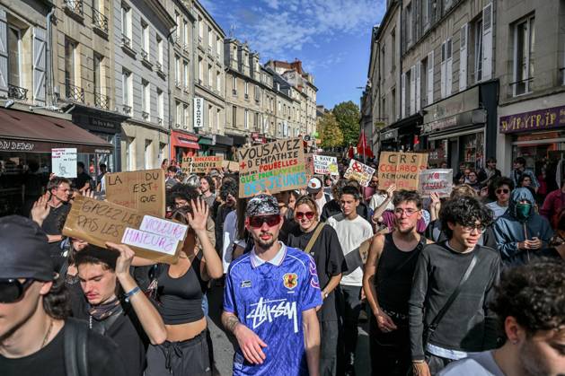 HIGH SCHOOL STUDENTS’ PROTEST PHOTOPQR OUEST FRANCE Martin ROCHE Caen October 15, 2026 On Thursday, October 15, 2026, about 400 people protested in the streets of Caen, Calvados. The demonstration was organized by the General Assembly of National Education staff, supported by union members, high school students, and college students. Photographer: Martin ROCHE, Ouest France, France. Fires have broken out at several schools in France as students protest by blockading educational institutions nationwide over school funding and learning conditions. Caen, FRANCE. France Copyright: xPHOTOPQR OUESTxFRANCE MAXPPPxMartinxROCHEx 20261015OFR0445 20261015OFR0445
