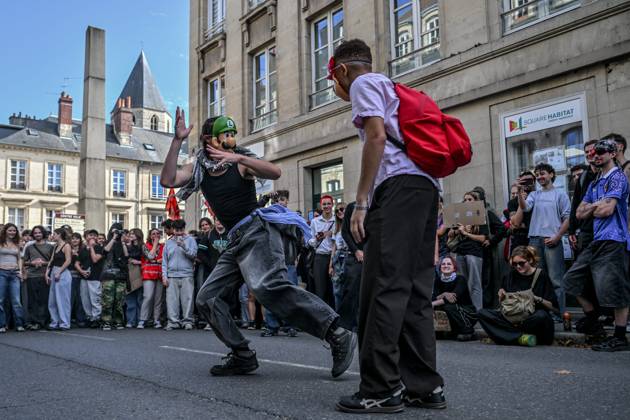 HIGH SCHOOL STUDENTS’ PROTEST PHOTOPQR OUEST FRANCE Martin ROCHE Caen October 15, 2026 On Thursday, October 15, 2026, about 400 people protested in the streets of Caen, Calvados. The demonstration was organized by the General Assembly of National Education staff, supported by union members, high school students, and college students—here, high school students are staging a light battle. Photographer Martin ROCHE, Ouest France, France. Fires have broken out at several schools in France as students protest by blockading educational institutions nationwide over school funding and learning conditions. Caen, FRANCE, France Copyright: xPHOTOPQR OUESTxFRANCE MAXPPPxMartinxROCHEx 20261015OFR0446 20261015OFR0446