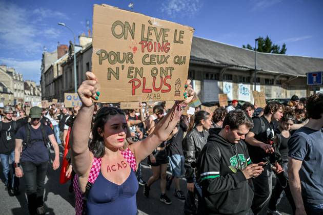 HIGH SCHOOL STUDENTS’ PROTEST PHOTOPQR OUEST FRANCE Martin ROCHE Caen October 15, 2026 On Thursday, October 15, 2026, about 400 people protested in the streets of Caen, Calvados. The demonstration was organized by the General Assembly of National Education staff, supported by union members, high school students, and college students. Photographer: Martin ROCHE, Ouest France, France. Fires have broken out at several schools in France as students protest by blocking access to educational institutions nationwide over school funding and learning conditions. Caen, FRANCE, France Copyright: xPHOTOPQR OUESTxFRANCE MAXPPPxMartinxROCHEx 20261015OFR0438 20261015OFR0438
