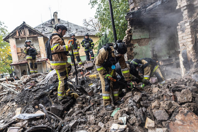 Russian Guided-Bomb Attack in Sloviansk SLOVIANSK, UKRAINE - OCTOBER 15: Ukrainian rescue workers and firefighters are trying to locate Olya’s body under the rubble of a residential building following a Russian guided-bomb attack in Sloviansk, Ukraine, on 15 October 2026 Diego Herrera Carcedo Anadolu Sloviansk Ukraine. Editorial use only. Please get in touch for any other usage.  Copyright: x2026xAnadoluxDiegoxHerreraxCarcedox