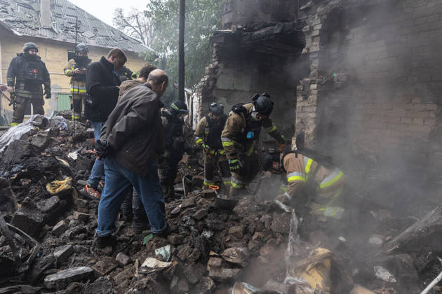 Russian Guided-Bomb Attack in Sloviansk SLOVIANSK, UKRAINE - OCTOBER 15: Ukrainian rescue workers and firefighters are trying to locate Olya’s body under the rubble of a residential building following a Russian guided-bomb attack in Sloviansk, Ukraine, on 15 October 2026 Diego Herrera Carcedo Anadolu Sloviansk Ukraine. Editorial use only. Please get in touch for any other usage.  Copyright: x2026xAnadoluxDiegoxHerreraxCarcedox