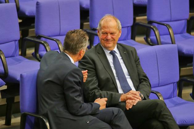 Berlin, Deutschland, 15.10.2026: Deutscher Bundestag: 102. Bundestagssitzung: Thorsten Frei und Fritz Güntzler, beide CDU Copyright: xdtsxNachrichtenagenturx dts_139273