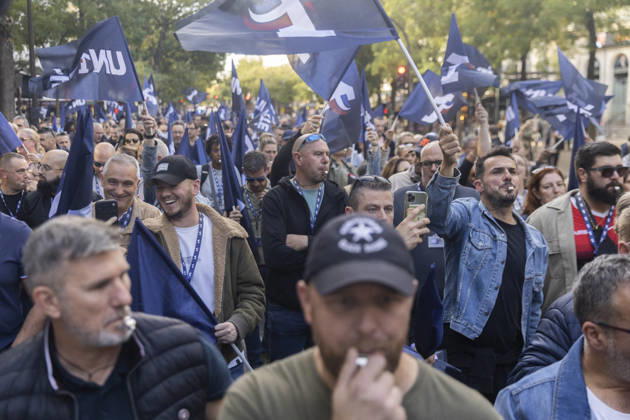 Police Officers Protest - Paris Several thousand police officers from the UN1TE police union demonstrated in Paris on October 15, 2026 to protest against their working conditions. Photos by Jérémy Paoloni ABACAPRESS.COM Paris France  Copyright: xPaolonixJeremy ABACAx