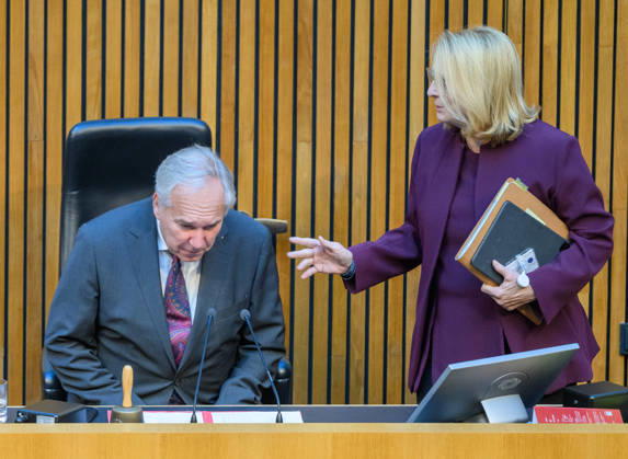 Â - Wien 15.10.2026 - 103. Sitzung des Nationalrates. Dringliche Anfrage der FPÖ verbunden mit Misstrauensantrag gegen die gesamte Regierung. PHOTO: erster Präsident des Nationalrats Walter Rosenkranz (FPOE) und dritte Präsidentin des Nationalrats Doris Bures (SPOE) 103th sitting of the National Council. Nationalrat, Nationalratssitzung, Parlamentssitzung, Parlament, Plenum 103. Sitzung des Nationalrates