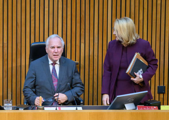 Â - Wien 15.10.2026 - 103. Sitzung des Nationalrates. Dringliche Anfrage der FPÖ verbunden mit Misstrauensantrag gegen die gesamte Regierung. PHOTO: erster Präsident des Nationalrats Walter Rosenkranz (FPOE) und dritte Präsidentin des Nationalrats Doris Bures (SPOE) 103th sitting of the National Council. Nationalrat, Nationalratssitzung, Parlamentssitzung, Parlament, Plenum 103. Sitzung des Nationalrates