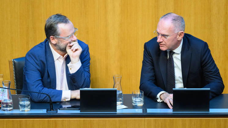 Â - Wien 15.10.2026 - 103. Sitzung des Nationalrates. Dringliche Anfrage der FPÖ verbunden mit Misstrauensantrag gegen die gesamte Regierung. PHOTO: Staatssekretär für Deregulierung Sepp Schellhorn (NEOS) und Innenminister Gerhard Karner (ÖVP) 103th sitting of the National Council. Nationalrat, Nationalratssitzung, Parlamentssitzung, Parlament, Plenum 103. Sitzung des Nationalrates