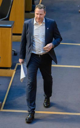 Â - Wien 15.10.2026 - 103. Sitzung des Nationalrates. Dringliche Anfrage der FPÖ verbunden mit Misstrauensantrag gegen die gesamte Regierung. PHOTO: Generalsekretär der FPÖ Michael Schnedlitz 103th sitting of the National Council. Nationalrat, Nationalratssitzung, Parlamentssitzung, Parlament, Plenum 103. Sitzung des Nationalrates