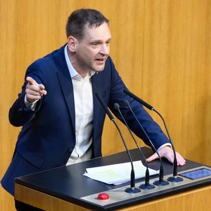 Â - Wien 15.10.2026 - 103. Sitzung des Nationalrates. Dringliche Anfrage der FPÖ verbunden mit Misstrauensantrag gegen die gesamte Regierung. PHOTO: geschäftsführender Vorsitzender der SPÖ Philip Kucher 103th sitting of the National Council. Nationalrat, Nationalratssitzung, Parlamentssitzung, Parlament, Plenum 103. Sitzung des Nationalrates
