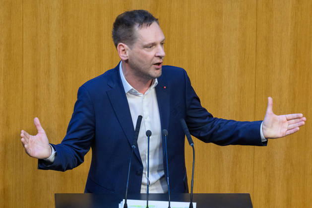 Â - Wien 15.10.2026 - 103. Sitzung des Nationalrates. Dringliche Anfrage der FPÖ verbunden mit Misstrauensantrag gegen die gesamte Regierung. PHOTO: geschäftsführender Vorsitzender der SPÖ Philip Kucher 103th sitting of the National Council. Nationalrat, Nationalratssitzung, Parlamentssitzung, Parlament, Plenum 103. Sitzung des Nationalrates
