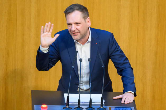 Â - Wien 15.10.2026 - 103. Sitzung des Nationalrates. Dringliche Anfrage der FPÖ verbunden mit Misstrauensantrag gegen die gesamte Regierung. PHOTO: geschäftsführender Vorsitzender der SPÖ Philip Kucher 103th sitting of the National Council. Nationalrat, Nationalratssitzung, Parlamentssitzung, Parlament, Plenum 103. Sitzung des Nationalrates