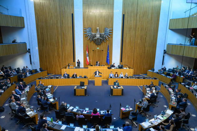 Â - Wien 15.10.2026 - 103. Sitzung des Nationalrates. Dringliche Anfrage der FPÖ verbunden mit Misstrauensantrag gegen die gesamte Regierung. PHOTO: Die Abgeordneten im Sitzungssaal 103th sitting of the National Council. Nationalrat, Nationalratssitzung, Parlamentssitzung, Parlament, Plenum 103. Sitzung des Nationalrates