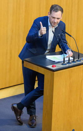 Â - Wien 15.10.2026 - 103. Sitzung des Nationalrates. Dringliche Anfrage der FPÖ verbunden mit Misstrauensantrag gegen die gesamte Regierung. PHOTO: geschäftsführender Vorsitzender der SPÖ Philip Kucher 103th sitting of the National Council. Nationalrat, Nationalratssitzung, Parlamentssitzung, Parlament, Plenum 103. Sitzung des Nationalrates