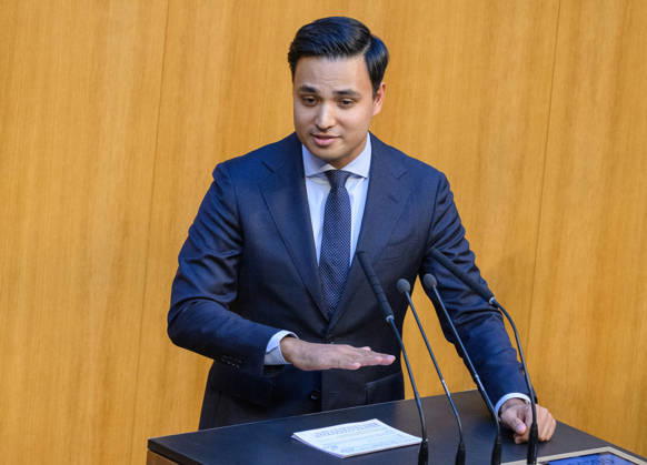 Â - Wien 15.10.2026 - 103. Sitzung des Nationalrates. Dringliche Anfrage der FPÖ verbunden mit Misstrauensantrag gegen die gesamte Regierung. PHOTO: Klubmann von NEOS Yannick Shetty 103th sitting of the National Council. Nationalrat, Nationalratssitzung, Parlamentssitzung, Parlament, Plenum 103. Sitzung des Nationalrates
