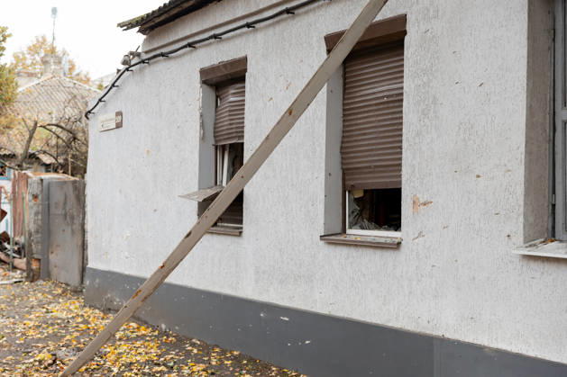 Russian attack towards civilian infrastructure in Ukraine’s Poltava DNIPRO, UKRAINE - OCTOBER 15: (----EDITORIAL USE ONLY - MANDATORY CREDIT - DNIPROPETROVSK REGIONAL MILITARY ADMINISTRATION OF UKRAINE HANDOUT - NO MARKETING NO ADVERTISING CAMPAIGNS - DISTRIBUTED AS A SERVICE TO CLIENTS---- HANDOUT - NO MARKETING NO ADVERTISING CAMPAIGNS - DISTRIBUTED AS A SERVICE TO CLIENTS----) A view of the destruction after the Russian combined attack towards civilian infrastructure and damaged a school building, an apartment building, three private houses, an administrative building, and four vehicles on Poltava, Ukraine on October 15, 2026. Dnipropetrovsk Regional Military Anadolu Dnipropetrovs ka Oblast Ukraine. Editorial use only. Please get  Copyright: x2026xAnadoluxDnipropetrovskxRegionalxMilitaryx