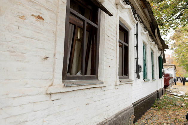 Russian attack towards civilian infrastructure in Ukraine’s Poltava DNIPRO, UKRAINE - OCTOBER 15: (----EDITORIAL USE ONLY - MANDATORY CREDIT - DNIPROPETROVSK REGIONAL MILITARY ADMINISTRATION OF UKRAINE HANDOUT - NO MARKETING NO ADVERTISING CAMPAIGNS - DISTRIBUTED AS A SERVICE TO CLIENTS---- HANDOUT - NO MARKETING NO ADVERTISING CAMPAIGNS - DISTRIBUTED AS A SERVICE TO CLIENTS----) A view of the destruction after the Russian combined attack towards civilian infrastructure and damaged a school building, an apartment building, three private houses, an administrative building, and four vehicles on Poltava, Ukraine on October 15, 2026. Dnipropetrovsk Regional Military Anadolu Dnipropetrovs ka Oblast Ukraine. Editorial use only. Please get  Copyright: x2026xAnadoluxDnipropetrovskxRegionalxMilitaryx