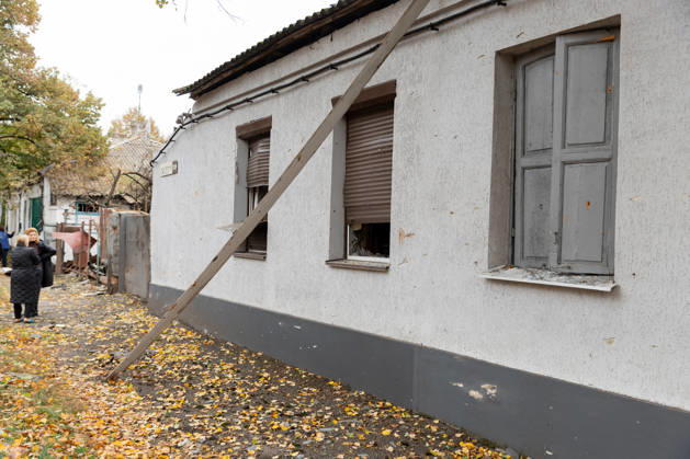 Russian attack towards civilian infrastructure in Ukraine’s Poltava DNIPRO, UKRAINE - OCTOBER 15: (----EDITORIAL USE ONLY - MANDATORY CREDIT - DNIPROPETROVSK REGIONAL MILITARY ADMINISTRATION OF UKRAINE HANDOUT - NO MARKETING NO ADVERTISING CAMPAIGNS - DISTRIBUTED AS A SERVICE TO CLIENTS---- HANDOUT - NO MARKETING NO ADVERTISING CAMPAIGNS - DISTRIBUTED AS A SERVICE TO CLIENTS----) A view of the destruction after the Russian combined attack towards civilian infrastructure and damaged a school building, an apartment building, three private houses, an administrative building, and four vehicles on Poltava, Ukraine on October 15, 2026. Dnipropetrovsk Regional Military Anadolu Dnipropetrovs ka Oblast Ukraine. Editorial use only. Please get  Copyright: x2026xAnadoluxDnipropetrovskxRegionalxMilitaryx