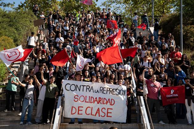 October 15, 2026, Madrid, Spain: MADRID, SPAIN - OCTOBER 15, 2026: Hundreds of students have gathered at the Complutense University of Madrid to denounce the police charges that took place yesterday on campus and to demand the release and dismissal of charges against the five students arrested during the protest. The march proceeded to the Geography and History Department, where seven police vans had set up a security perimeter. The students demanded more funding for the public university which is under the jurisdiction of the Community of Madrid, governed by the conservative People™s Party and the removal of police from the campus which falls under the jurisdiction of the central government led by the Socialist Party. Madrid Spain - ZUMAq101 20261015_zna_q101_122 Copyright: xVictorxSanjuanxCardeoÂ±Ax