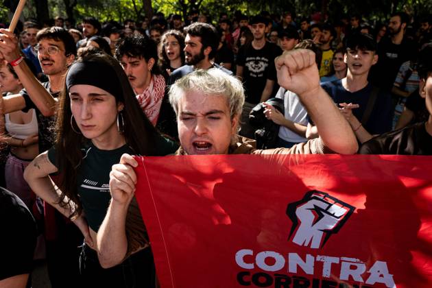 October 15, 2026, Madrid, Spain: MADRID, SPAIN - OCTOBER 15, 2026: Hundreds of students have gathered at the Complutense University of Madrid to denounce the police charges that took place yesterday on campus and to demand the release and dismissal of charges against the five students arrested during the protest. The march proceeded to the Geography and History Department, where seven police vans had set up a security perimeter. The students demanded more funding for the public university which is under the jurisdiction of the Community of Madrid, governed by the conservative People™s Party and the removal of police from the campus which falls under the jurisdiction of the central government led by the Socialist Party. Madrid Spain - ZUMAq101 20261015_zna_q101_123 Copyright: xVictorxSanjuanxCardeoÂ±Ax