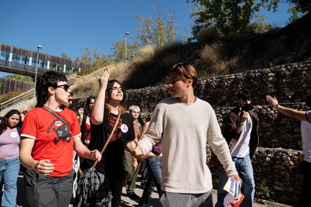 October 15, 2026, Madrid, Spain: MADRID, SPAIN - OCTOBER 15, 2026: Hundreds of students have gathered at the Complutense University of Madrid to denounce the police charges that took place yesterday on campus and to demand the release and dismissal of charges against the five students arrested during the protest. The march proceeded to the Geography and History Department, where seven police vans had set up a security perimeter. The students demanded more funding for the public university which is under the jurisdiction of the Community of Madrid, governed by the conservative People™s Party and the removal of police from the campus which falls under the jurisdiction of the central government led by the Socialist Party. Madrid Spain - ZUMAq101 20261015_zna_q101_125 Copyright: xVictorxSanjuanxCardeoÂ±Ax