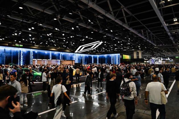 Paris Motor Show 2026 Illustration of the crowd in front of Renault group at the International Motor Show 2026 in Paris Porte de Versailles on October 15,2026. Photo by Tomas Stevens ABACAPRESS.COM Paris France  Copyright: xStevensxTomas ABACAx