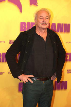 Berlin Premiere des Dokumentarfilms BIERMANN in Berlin Berlin, 15.10.2026 Leander Haußmann bei der Berlin Premiere des Dokumentarfilms BIERMANN im Kino International in Berlin Berlin Deutschland Copyright: xMatthiasxGränzdörferx