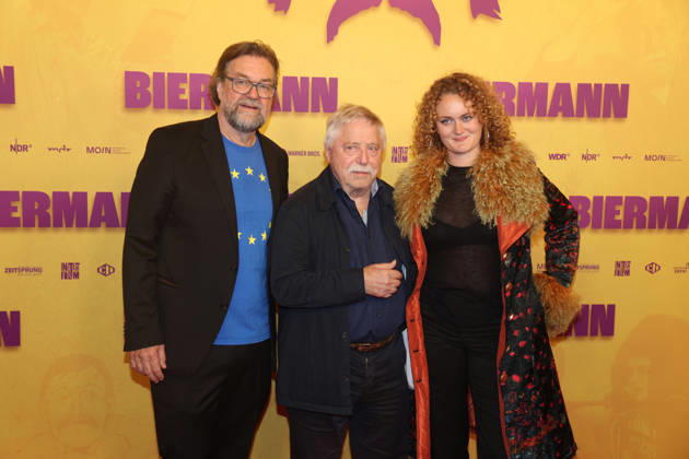 Berlin Premiere des Dokumentarfilms BIERMANN in Berlin Berlin, 15.10.2026 Jens Meurer mit Tochter und Wolf Biermann bei der Berlin Premiere des Dokumentarfilms BIERMANN im Kino International in Berlin Berlin Deutschland Copyright: xMatthiasxGränzdörferx