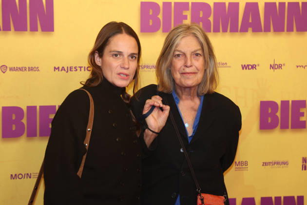 Berlin Premiere des Dokumentarfilms BIERMANN in Berlin Berlin, 15.10.2026 Angela Winkler (r.) bei der Berlin Premiere des Dokumentarfilms BIERMANN im Kino International in Berlin Berlin Deutschland Copyright: xMatthiasxGränzdörferx