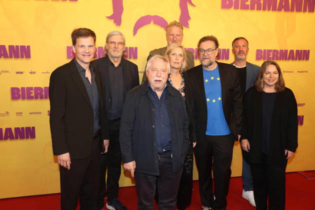 Berlin Premiere des Dokumentarfilms BIERMANN in Berlin Berlin, 15.10.2026 Jens Meurer (Regisseur, Co-Autor und Produzent), Pamela Biermann (Co-Autorin), Johann Scheerer (Produzent, Clouds Hill), Martin Hagemann (Produzent, zero fiction) und Michael Souvignier (Produzent, Zeitsprung Pictures) bei der Berlin Premiere des Dokumentarfilms BIERMANN im Kino International in Berlin Berlin Deutschland Copyright: xMatthiasxGränzdörferx