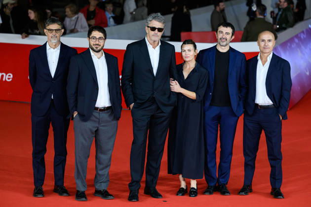 News - Rome Film Fest 2026 - DAY 2 Mario Gianani, a guest, Pawe? Pawlikowski, Lorenzo Gangarossa, a guest and Lorenzo Mieli attend the Fatherland red carpet during the 21th Rome Film Festival at Auditorium Parco Della Musica on October 15, 2026 in Rome, Italy. Roma Auditorium Parco della Musica Italy Copyright: xDomenicoxCippitellix xLiveMediax LPN_2744999