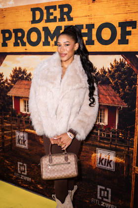 Vanessa Nwakaego Nwattu bei der Premiere der 2. Staffel der Reality-TV-Show Der Promihof auf dem Erlebnisbauernhof Gertrudenhof. Hürth, 14.10.2026