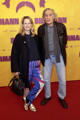 Antje Riis und Winfried Glatzeder bei der Premiere des Dokumentarfilms Biermann im Kino International. Berlin, 15.10.2026