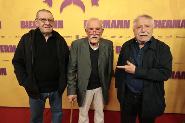 Ulrich Gumpert, Günter Sommer und Wolf Biermann bei der Premiere des Dokumentarfilms Biermann im Kino International. Berlin, 15.10.2026