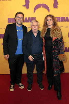Jens Meurer, Wolf Biermann und Gast bei der Premiere des Dokumentarfilms Biermann im Kino International. Berlin, 15.10.2026