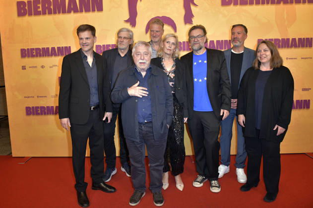 Benjamin Herrmann, Martin Hagemann, Wolf Biermann, Michael Souvignier, Pamela Biermann, Jens Meurer und Gäste bei der Premiere des Dokumentarfilms Biermann im Kino International. Berlin, 15.10.2026