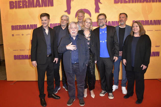 Benjamin Herrmann, Martin Hagemann, Wolf Biermann, Michael Souvignier, Pamela Biermann, Jens Meurer und Gäste bei der Premiere des Dokumentarfilms Biermann im Kino International. Berlin, 15.10.2026