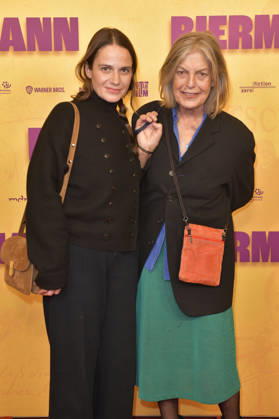 Stella Denis-Winkler und Angela Winkler bei der Premiere des Dokumentarfilms Biermann im Kino International. Berlin, 15.10.2026