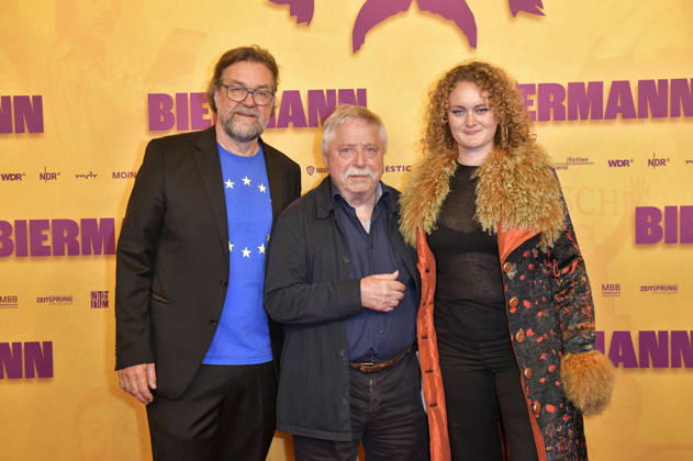 Jens Meurer, Wolf Biermann und Gast bei der Premiere des Dokumentarfilms Biermann im Kino International. Berlin, 15.10.2026
