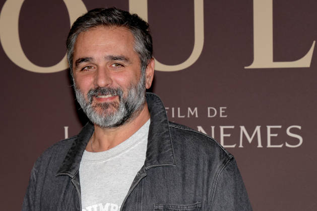 Olivier Nakache attends the Moulin Paris premiere on October 15, 2026, in Paris 460498, October 15, 2026, Paris, France  Copyright: xLionelxGuericolasx xStarfacex STAR_460498_007