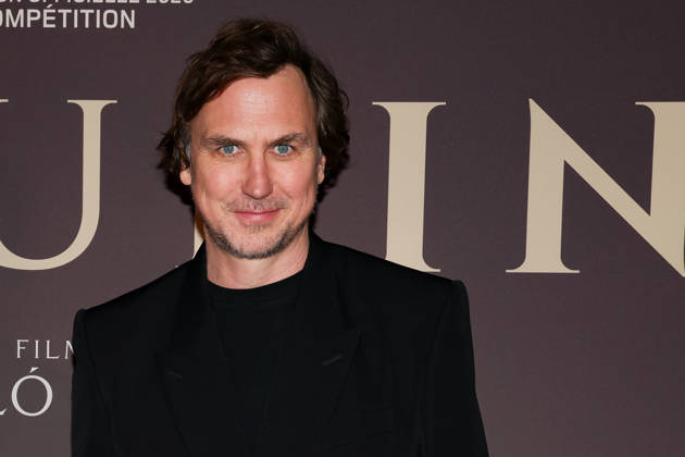 Lars Eidinger attends the Moulin Paris premiere on October 15, 2026, in Paris 460498, October 15, 2026, Paris, France  Copyright: xLionelxGuericolasx xStarfacex STAR_460498_100