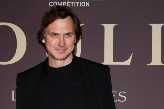 Lars Eidinger attends the Moulin Paris premiere on October 15, 2026, in Paris 460498, October 15, 2026, Paris, France  Copyright: xLionelxGuericolasx xStarfacex STAR_460498_104