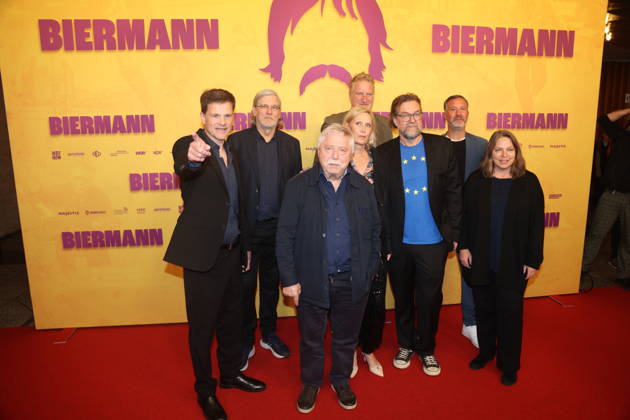 Benjamin Herrmann, Martin Hagemann, Wolf Biermann, Michael Souvignier, Pamela Biermann, Jens Meurer und Gäste bei der Premiere des Dokumentarfilms Biermann im Kino International. Berlin, 15.10.2026 Copyright: xAgenturxMatthiasxWehnertx xM.xGränzdörferx