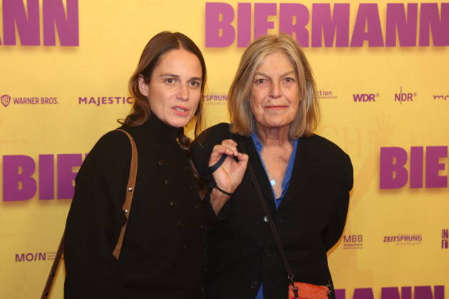 Stella Denis-Winkler und Angela Winkler bei der Premiere des Dokumentarfilms Biermann im Kino International. Berlin, 15.10.2026 Copyright: xAgenturxMatthiasxWehnertx xM.xGränzdörferx