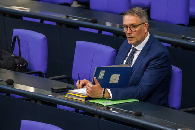 News Bilder des Tages Bundestag Alexander Schweitzer (SPD), Bundesminister fuer Arbeit und Soziales, im Deutschen Bundestag am 16.10.26 in Berlin. Berlin Berlin Deutschland Bundestag
