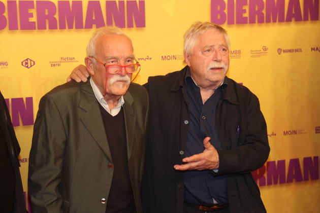 Günter Sommer und Wolf Biermann bei der Premiere des Dokumentarfilms Biermann im Kino International. Berlin, 15.10.2026 Copyright: xAgenturxMatthiasxWehnertx xM.xGränzdörferx