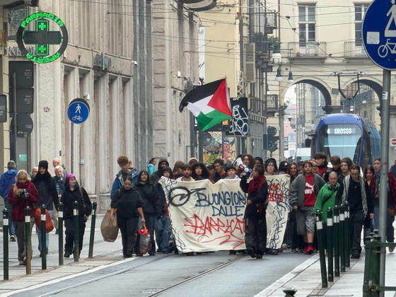 October 16, 2026, Torino: Il corteo contro il cambiamento climatico dei ragazzi di Friday for Future e gli studenti contro il degrado della scuola in corteo per il centro di Torino, 16 ottobre 2026 ANSA TINO ROMANO +++ATTENZIONE: NELLA FOTO Pe08c875883a4a7bb897754a3bbd41756EBBERO ESSERE RITRATTI DEI MINORENNI. L ANSA METTE A DISPOSIZIONE DEI PROPRI ABBONATI QUESTA IMMAGINE, LASCIANDO LORO LA DECISIONE SULL OPPORTUNITA DI PUBBLICARLA+++ ++FOTO DIFFUSA DAGLI STUDENTI ++ USARE SOLO PER ILLUSTRARE OGGI LA NOTIZIA INDICATA NEL TITOLO - NON ARCHIVIARE FOTO NON IN VENDITA - DA USARE SOLO PER FINI GIORNALISTICI - NPK+++ --- A march against climate change by the Fridays for Future group, alongside students protesting the deterioration of their  - ZUMAa110 20261016_zaf_a110_002 Copyright: xTinoxRomanox xYu8x